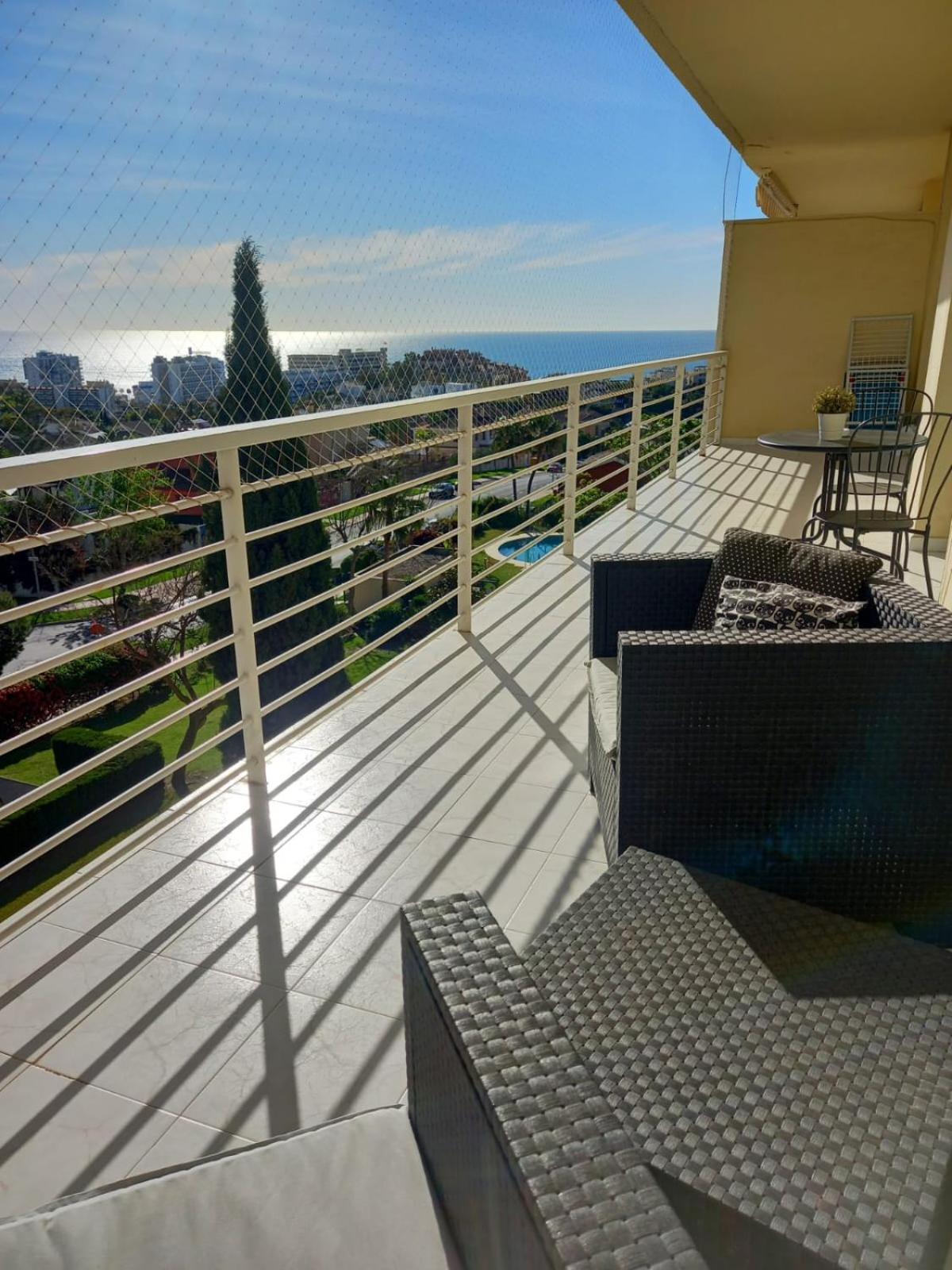 Terraza Vista: Amplio Apartamento Moderno con Vistas Exclusivas Benalmadena Exterior photo