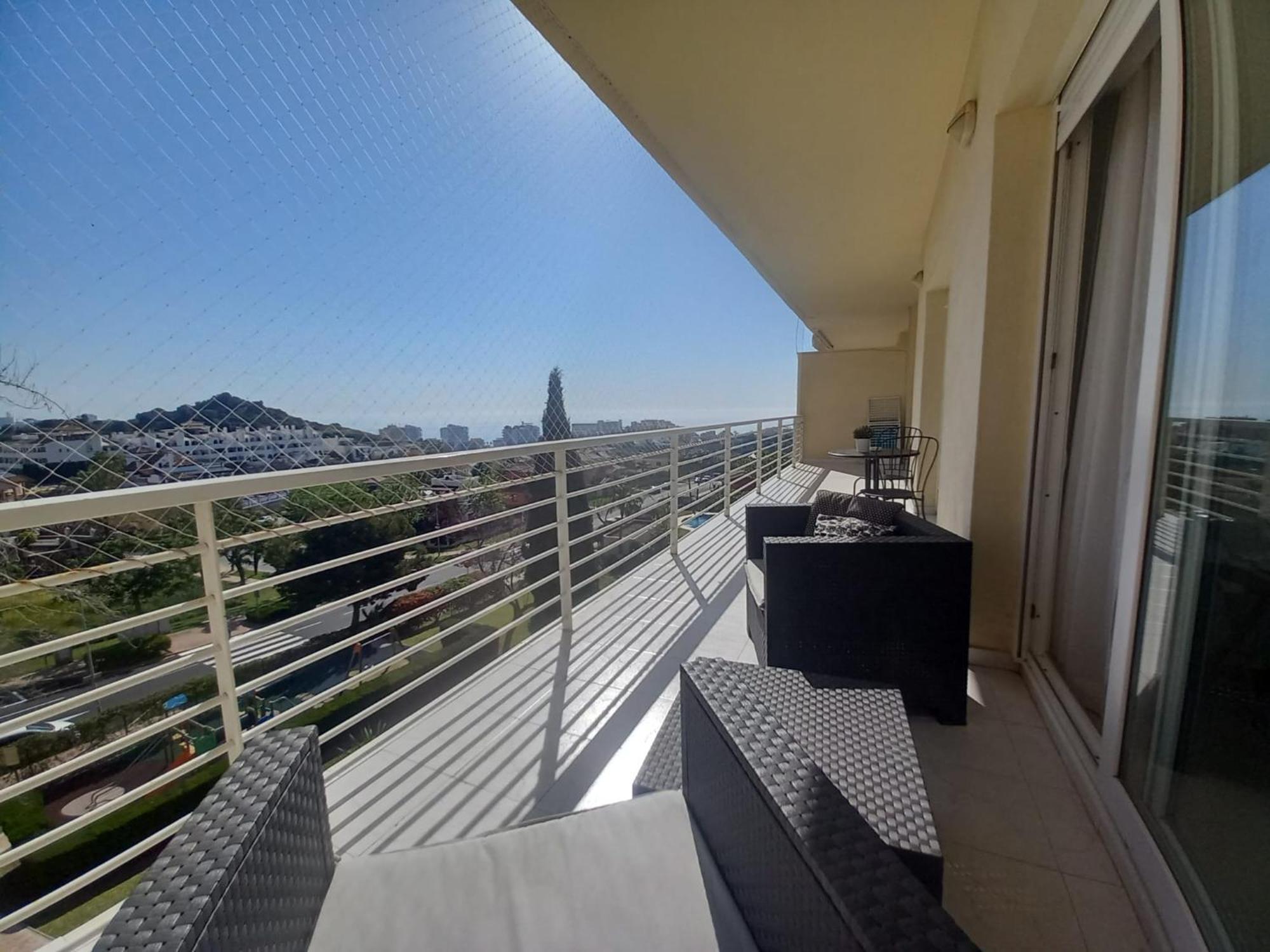 Terraza Vista: Amplio Apartamento Moderno con Vistas Exclusivas Benalmadena Exterior photo